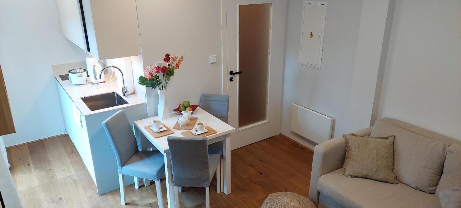Apartman Andrasa V Krkonosich Se Saunou A Terasou 塞米利 外观 照片