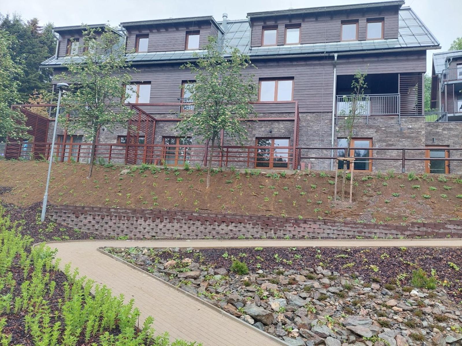 Apartman Andrasa V Krkonosich Se Saunou A Terasou 塞米利 外观 照片